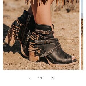 Freebird Black Distressed Ankle Booties Carter size 9